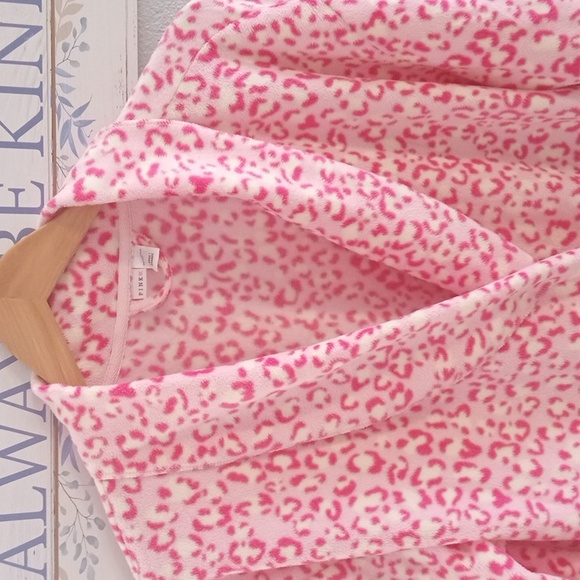 PINK Leopard Print Robe - Picture 3 of 8